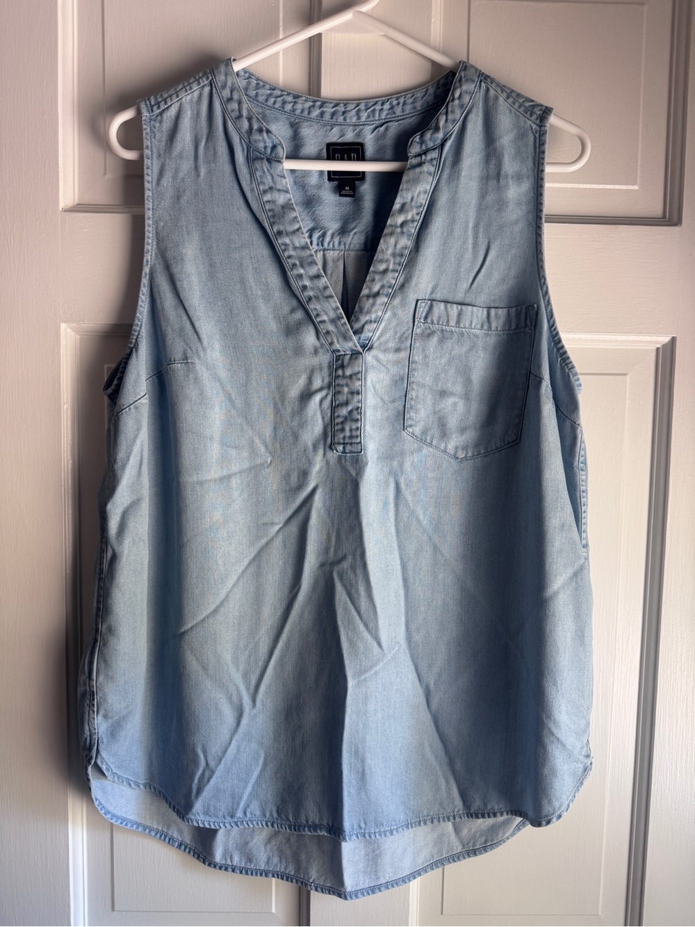 GAP Chambray Denim Tunic Top M Sleeveless V Neck